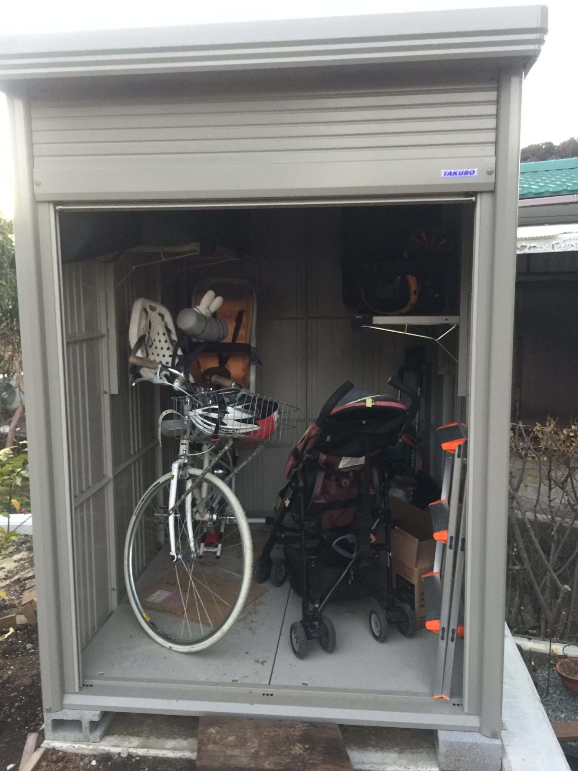 自転車物置ロッカー　シャッター