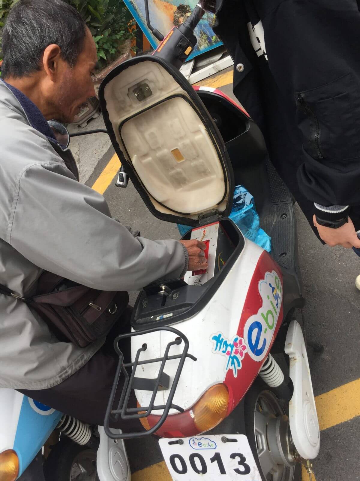 台湾シェアバイク　バッテリー
